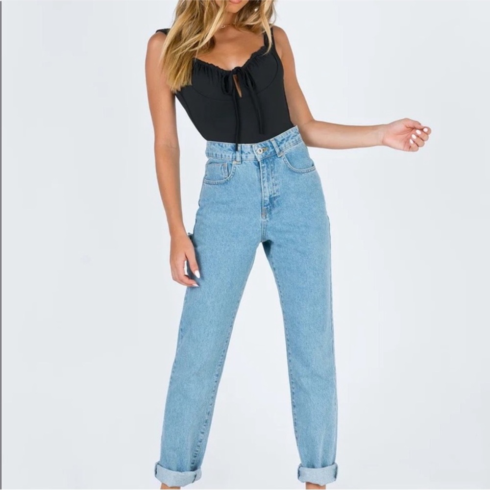 Princess Polly Medium Wash Blue Straight Leg Jeans with Butt Rip